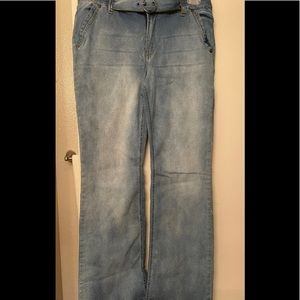 Fashion Nova Mid Rise Bootcut Jeans Size/15 Light Wash Denim
